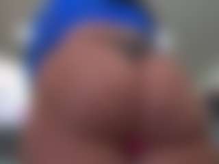 Live cam show with Kinky Kris - Tease on Milfs Live