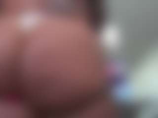 Live cam show with Kinky Kris - Trimmed Latina on Milfs Live