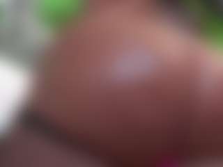Live cam show with Kinky Kris - Thick on boobsie.com