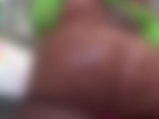 Live cam show with Kinky Kris - HD Curvy on live18s.com