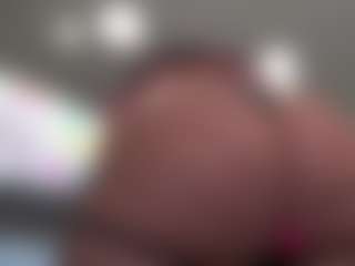 Kinky Kris MILF webcam performer live streaming