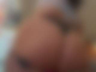 Live cam show with Kinky Kris - Busty on livesuperchat.net