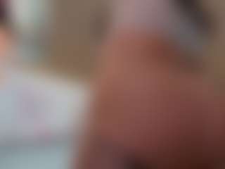 Live cam show with Kinky Kris - Curvy MILF on Stripli.com