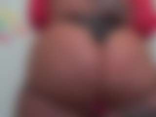 Live cam show with Kinky Kris - Strip on Camsoda