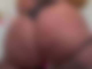 Live cam show with Kinky Kris - Ass Bouncing on slutload