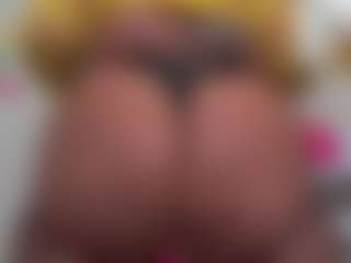 Live cam show with Kinky Kris - Lactation on intimatelivegirls.com