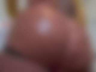 Live cam show with Kinky Kris - Play on WildCum