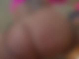 Live cam show with Kinky Kris - Squirt MILF on Camsoda