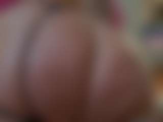 Live cam show with Kinky Kris - Brown Eyes MILF on Camsoda