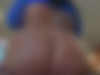 Live cam show with Kinky Kris - Brown Eyes Big Tits on friskycurves.com