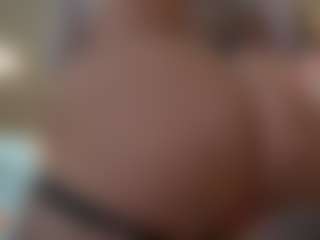 Live cam show with Kinky Kris - Flirt MILF on CSO-WL