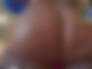 Spettacolo in cam dal vivo con Kinky Kris - Brown Eyes Curvy su Camsoda