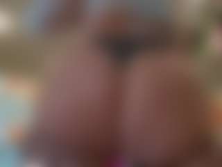 Live cam show with Kinky Kris - Brown Eyes on Camsoda