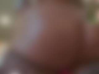 Live cam show with Kinky Kris - Brown Eyes MILF on Camsoda