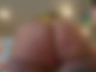 Live cam show with Kinky Kris - Brown Eyes Big Tits on sexylive.show