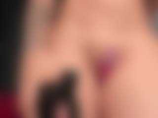 Live cam show with Giannasue - Strip on boobsie.com
