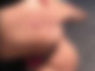 Giannasue's Live Sex Cam Show
