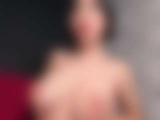 Live cam show with Giannasue - Strip BBW on Free Soda