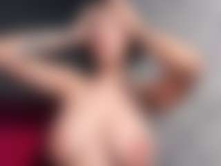 Giannasue's Live Sex Cam Show