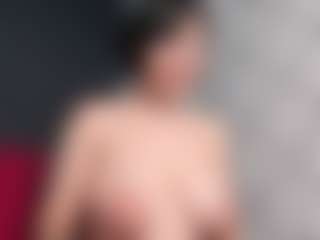 Giannasue's Live Sex Cam Show