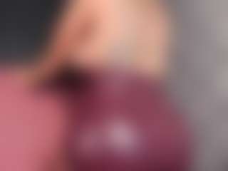 Giannasue's Live Sex Cam Show