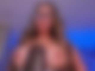 Live cam show with Bianca Pierce - Brown Hair on Fling VIP Chat
