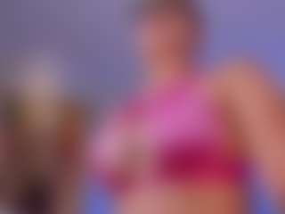Live cam show with Bianca Pierce - Petite MILF on CamClone
