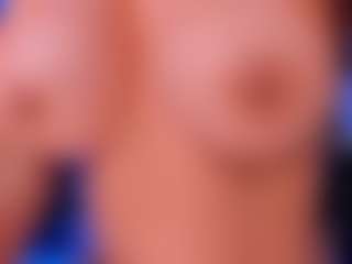 Live cam show with Bianca Pierce - Petite MILF on livesuperchat.net