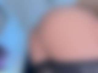 Live cam show with ScarletAndTom - Athletic on luckytryst.com