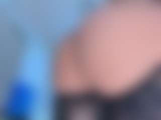 Live cam show with ScarletAndTom - HD on intimatelivegirls.com