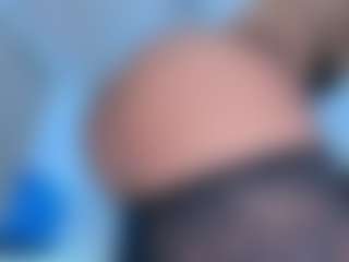 Live cam show with ScarletAndTom - Foot Fetish on AdultVida.com