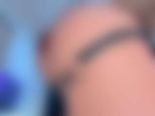 Live cam show with Scarletthegoddess - Shaved Pussy on Soda Cam