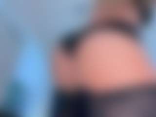 Live cam show with Scarletthegoddess - Oil on AdultVida.com