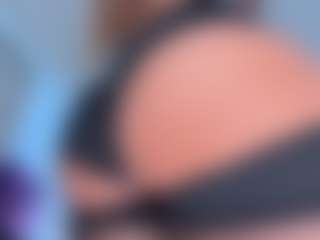 Live cam show with Scarletthegoddess - Fingers on liverealitysex.com