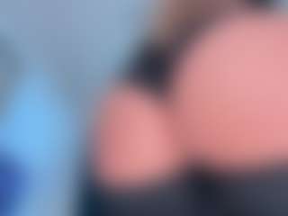 Live cam show with Scarletthegoddess - Shaved Pussy on StripNow