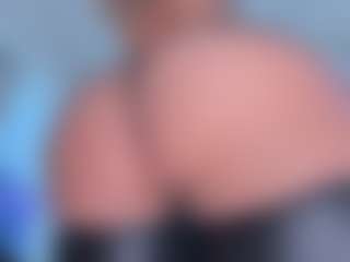 Live cam show with Scarletthegoddess - Natural on luckytryst.com