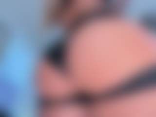 Live cam show with Scarletthegoddess - Shaved Pussy on Camsoda