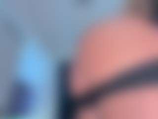 Live cam show with Scarletthegoddess - Shaved Pussy on StripNow