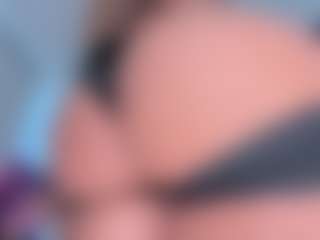 Live cam show with Scarletthegoddess - Oil on CamwithHer