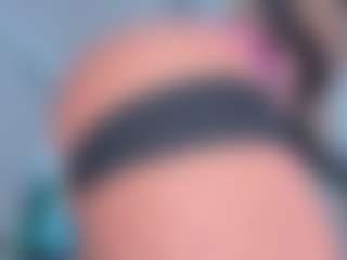 Live cam show with Scarletthegoddess - Fingers on Camsoda