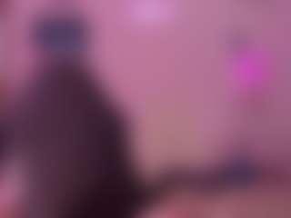 Live cam show with SaraOwens - Petite on studioflirtlive.com