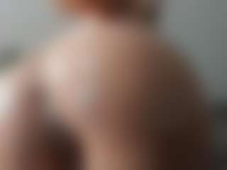 Live cam show with Lovelymichellex - Camel Toe on crypto-cams