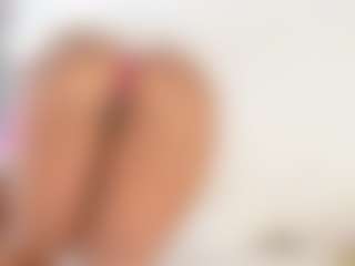 Live cam show with FitMilfBecca - Squirt on Camming Site