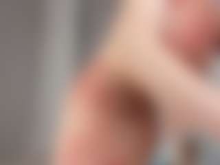 Live cam show with LilianKroft - Fingering on madthumbs