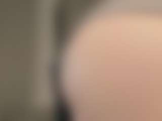 Live cam show with LilianKroft - Moaning on livesuperchat.net