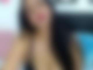 Live cam show with KellyJoness - Facial on Camsoda