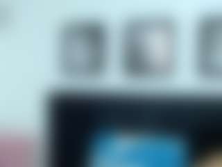 Live cam show with KellyJoness - Public MILF on dropp.cam