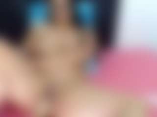 Live cam show with KellyJoness - Public BBW on xDating