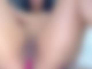 Live cam show with KellyJoness - Shaved Pussy MILF on Camsoda