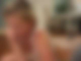 Live cam show with Midnight Madi - Living Room on crypto-cams